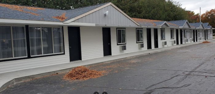 The Lake Huron Resort (Lake Trail Motel) - Web Listing (newer photo)